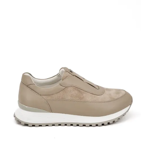 Кроссовки женские