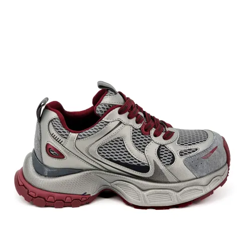 Кроссовки женские