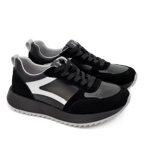 Кроссовки женские