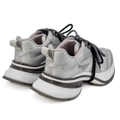 Кроссовки женские