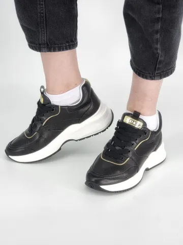 Кроссовки женские