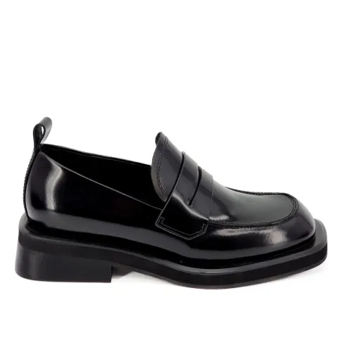 Лоферы женские