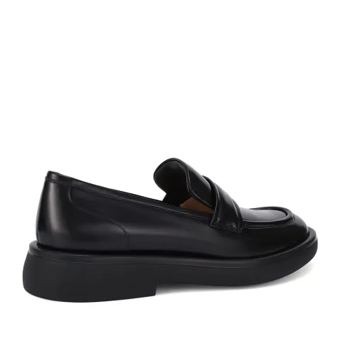 Лоферы женские