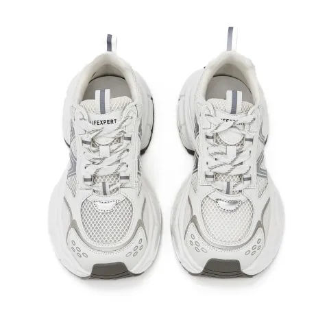 Кроссовки женские