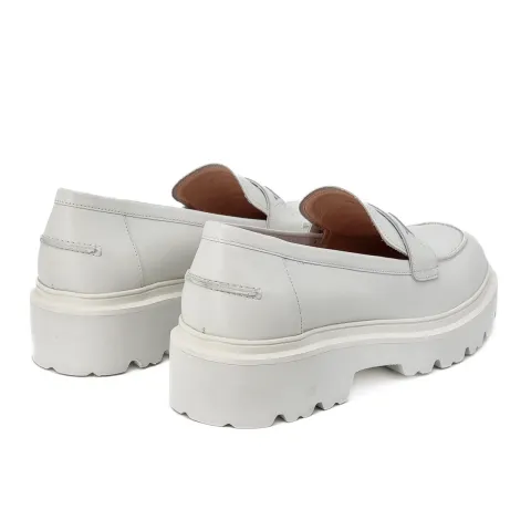 Лоферы женские