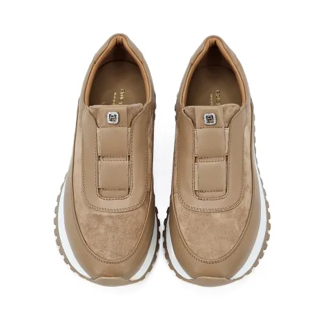 Кроссовки женские