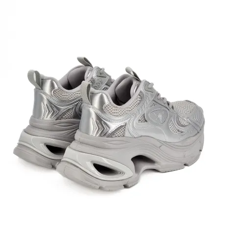 Кроссовки женские