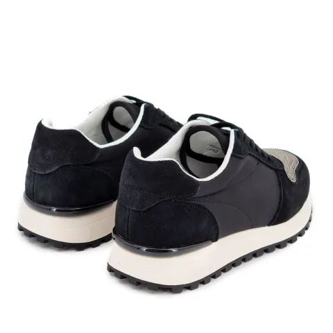 Кроссовки женские