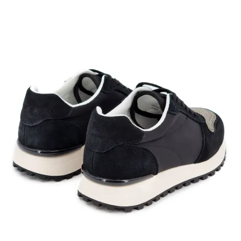 Кроссовки женские