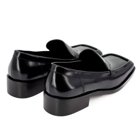 Лоферы женские