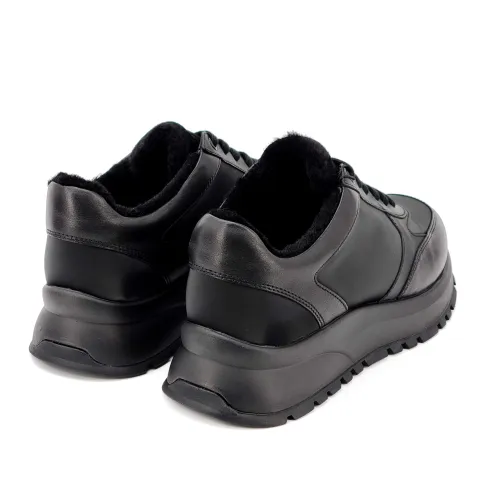 Кроссовки женские