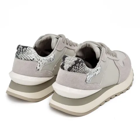 Кроссовки женские