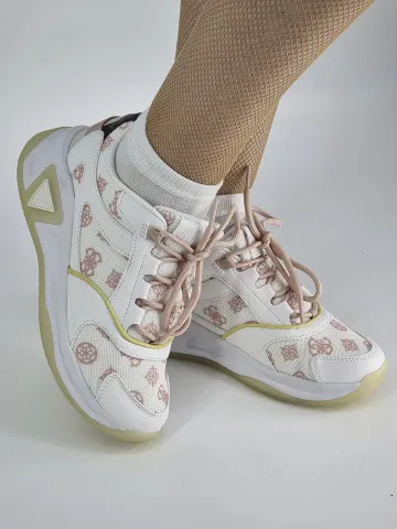 Кроссовки женские