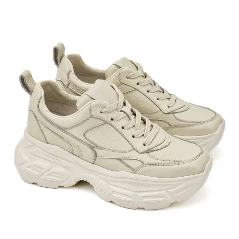 Кроссовки женские