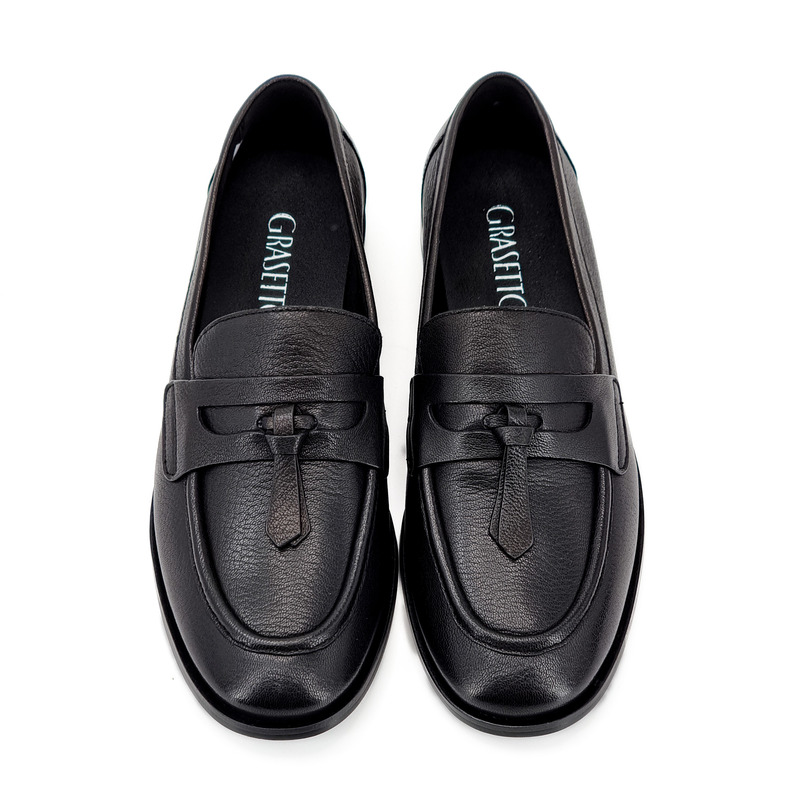 Лоферы женские