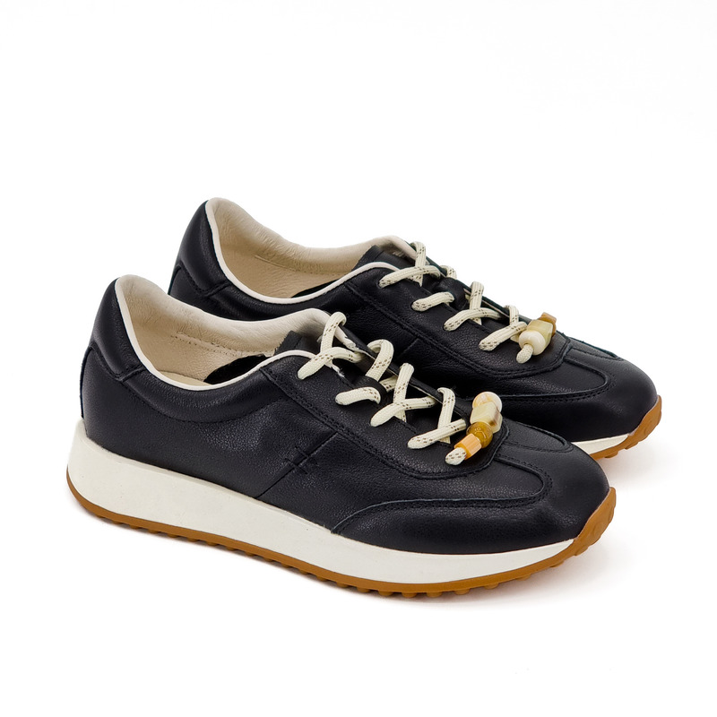 Кроссовки женские