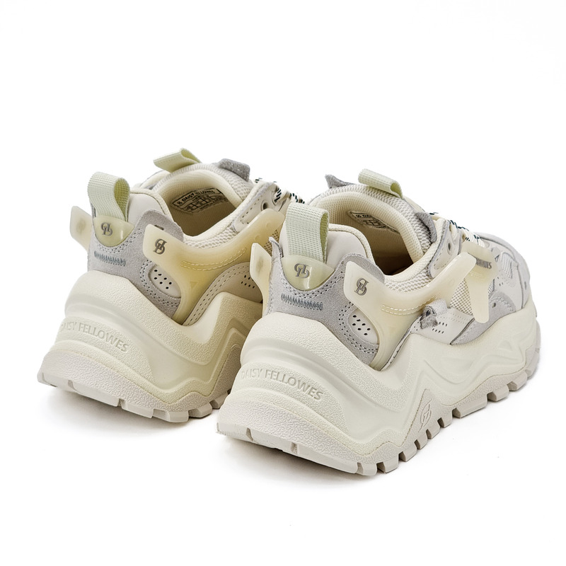 Кроссовки женские