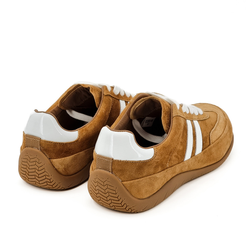 Кроссовки женские