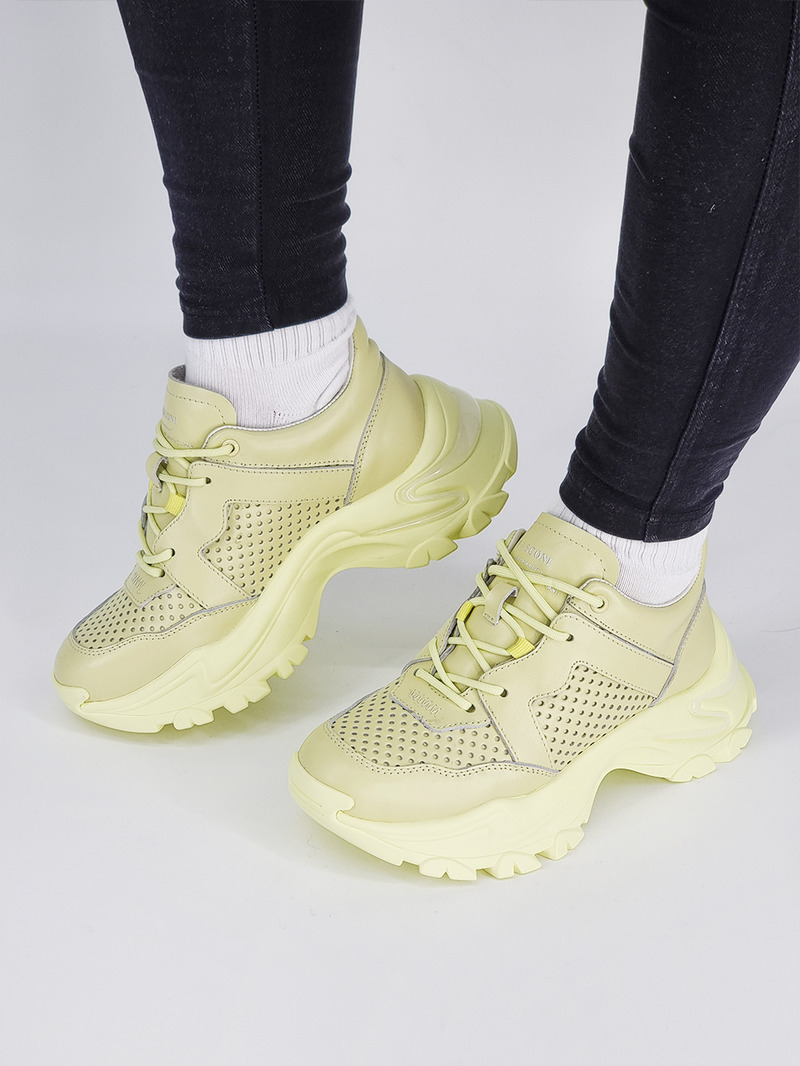 Кроссовки женские